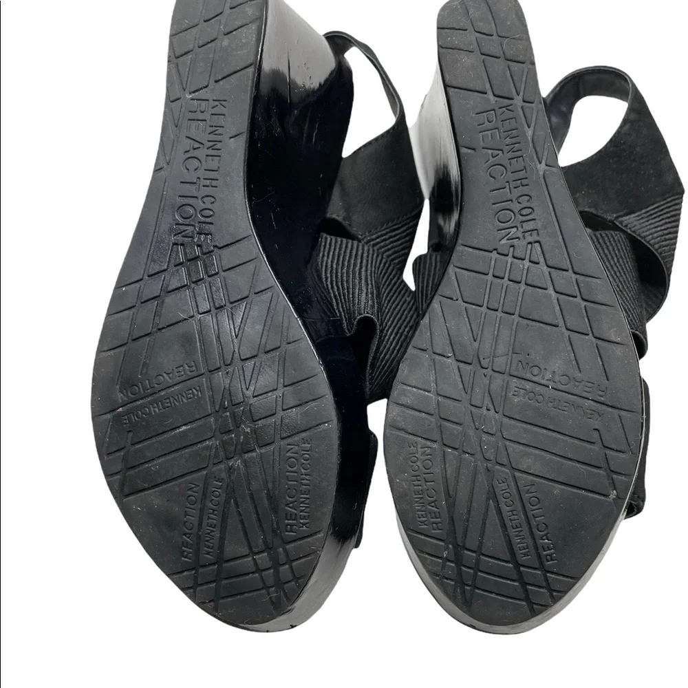 Kenneth Cole Reaction wedge Size 6 1/2 M